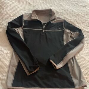 Womens Vineyard Vines performance in gray and black. Size S.